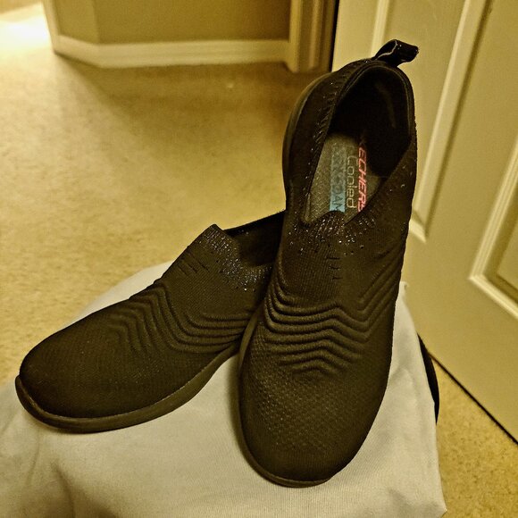 Skechers Ultra Flex Women’s Slip-On Shoes Sneakers Black Size 8.5 - Picture 1 of 4